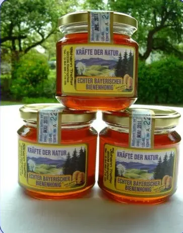 gestapelte Honiggläser